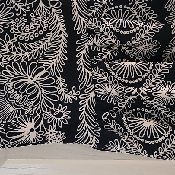 Sleeveless dress - Picture 2 of 4